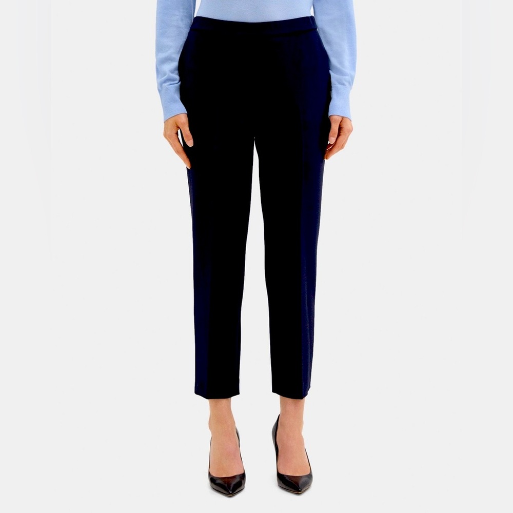 Theory. Women's Theory Cropped Trousers. Size M, this version is stretched with